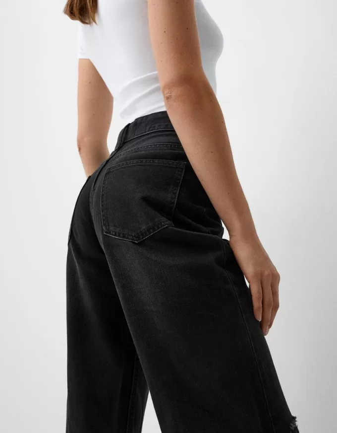 Ripped wide-leg ’90s jeans Ripped wide-leg ’90s jeans