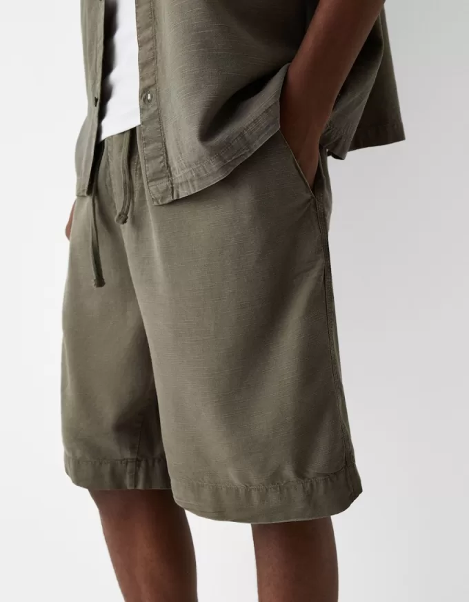 Rustic wide-leg Bermuda shorts Rustic wide-leg Bermuda shorts
