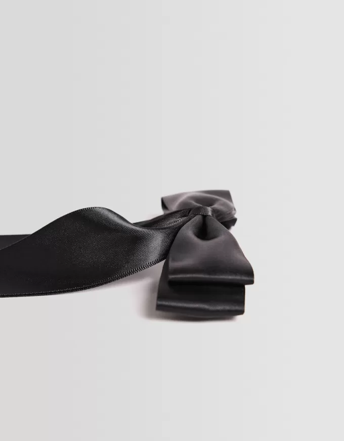 Satin-finish hair clip with bow Satin-finish hair clip with bow