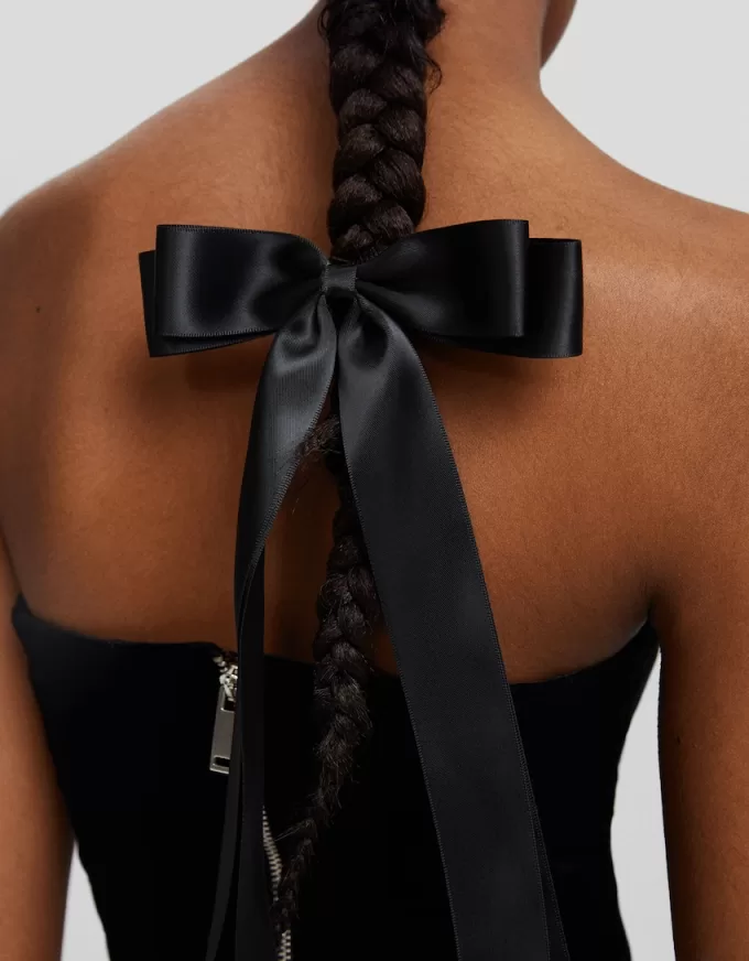 Satin-finish hair clip with bow Satin-finish hair clip with bow