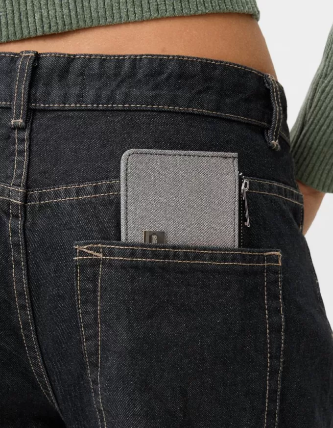 Shiny card holder Shiny card holder