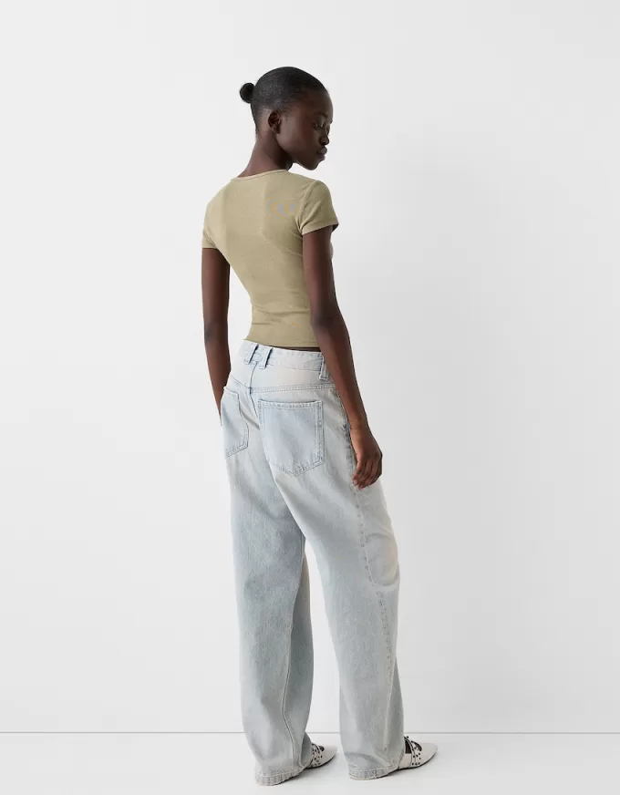 Short sleeve T-shirt with a scoop neck Short sleeve T-shirt with a scoop neck