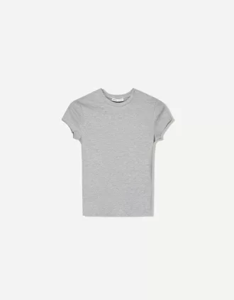 Short sleeve T-shirt with a scoop neck