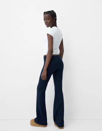 Short sleeve T-shirt with a scoop neck