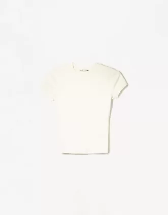 Short sleeve T-shirt with a scoop neck