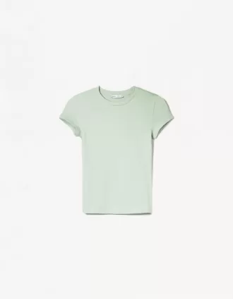 Short sleeve T-shirt with a scoop neck