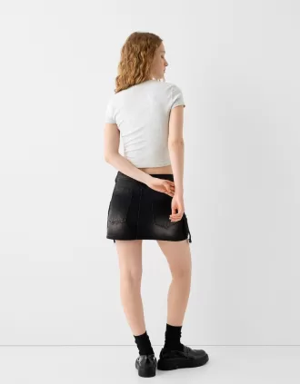 Short sleeve T-shirt with a scoop neck