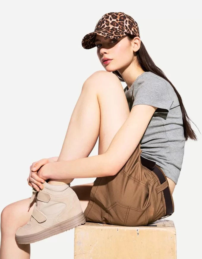 Short sleeve T-shirt with a scoop neck Short sleeve T-shirt with a scoop neck