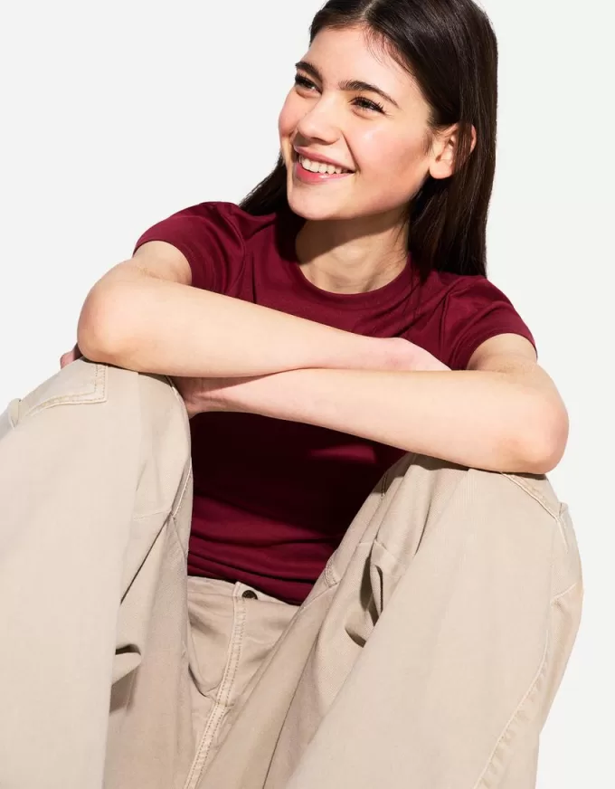 Short sleeve T-shirt with a scoop neck Short sleeve T-shirt with a scoop neck