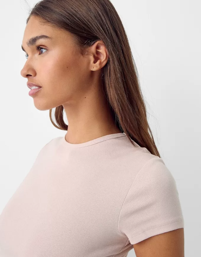 Short sleeve T-shirt with a scoop neck Short sleeve T-shirt with a scoop neck