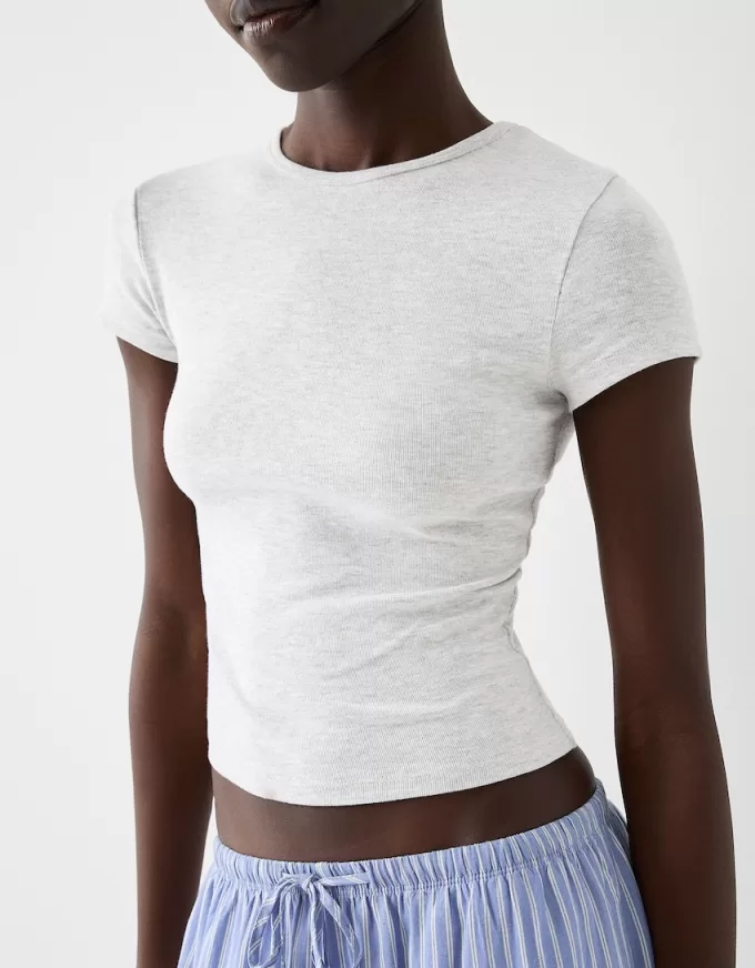 Short sleeve T-shirt with a scoop neck Short sleeve T-shirt with a scoop neck