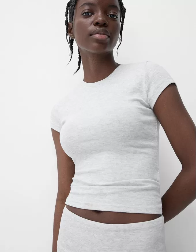 Short sleeve T-shirt with a scoop neck Short sleeve T-shirt with a scoop neck