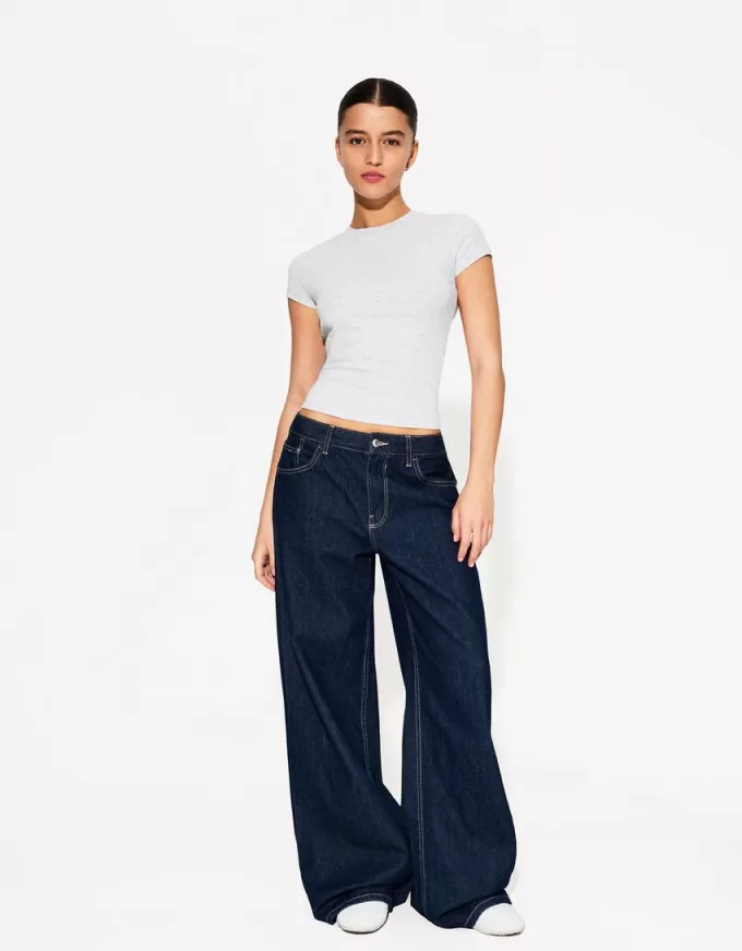 Short sleeve T-shirt with a scoop neck Short sleeve T-shirt with a scoop neck