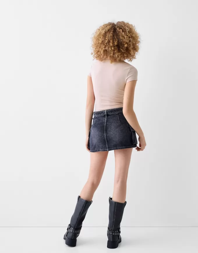 Short sleeve T-shirt with a scoop neck Short sleeve T-shirt with a scoop neck