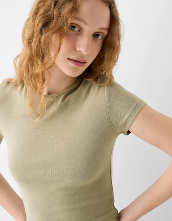 Short sleeve T-shirt with a scoop neck Short sleeve T-shirt with a scoop neck