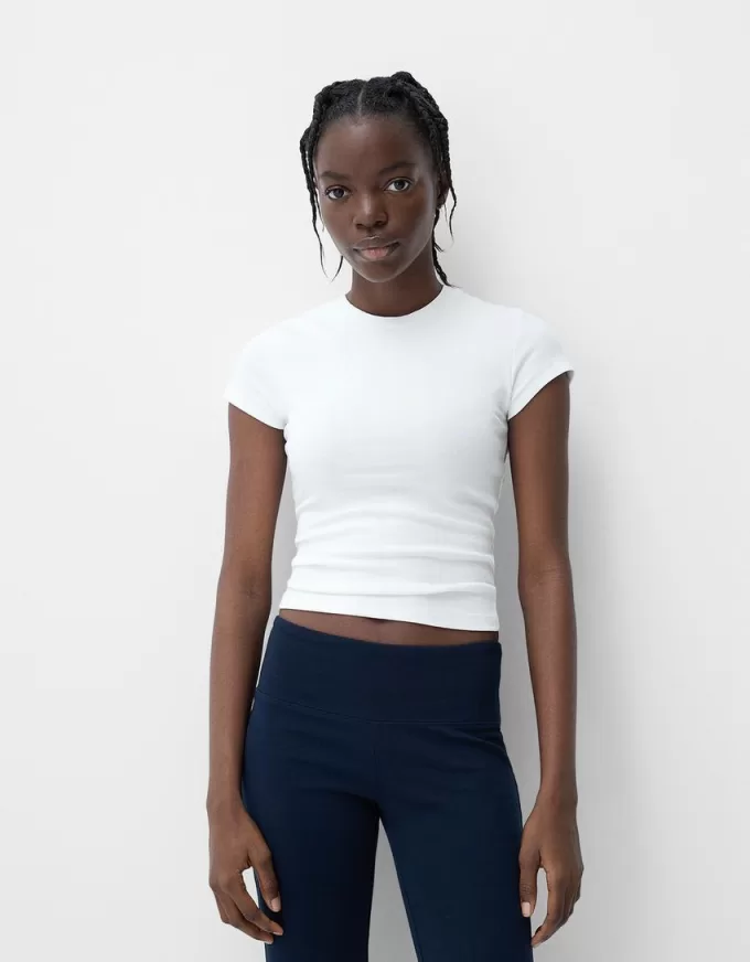 Short sleeve T-shirt with a scoop neck Short sleeve T-shirt with a scoop neck