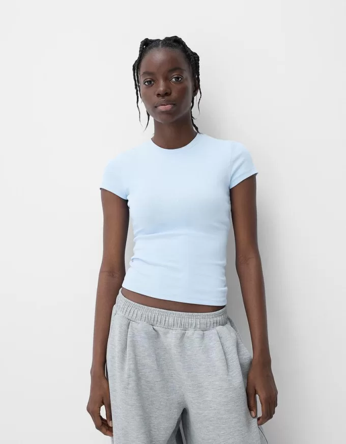 Short sleeve T-shirt with a scoop neck Short sleeve T-shirt with a scoop neck