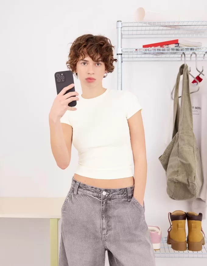 Short sleeve T-shirt with a scoop neck Short sleeve T-shirt with a scoop neck