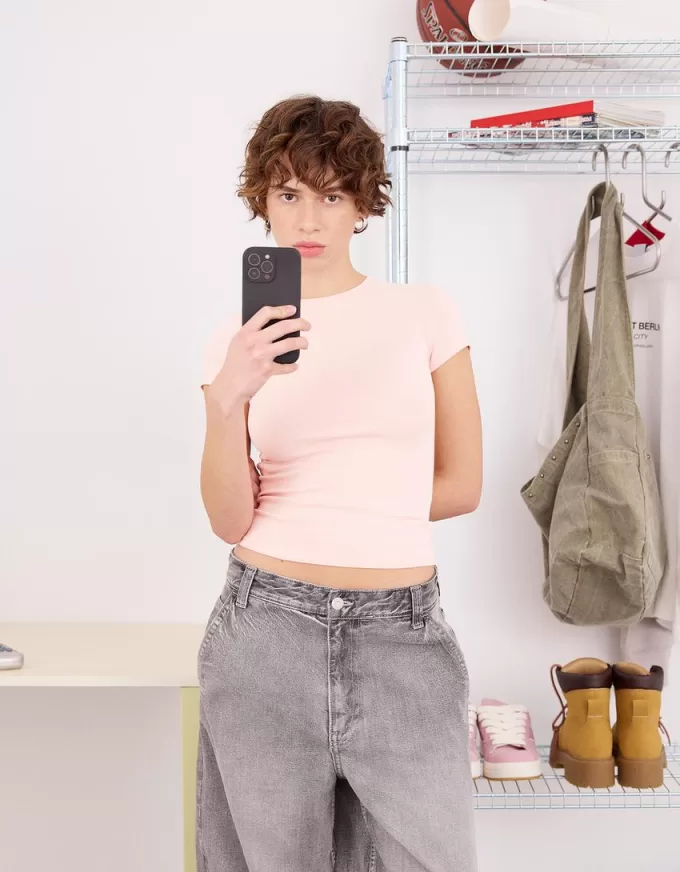 Short sleeve T-shirt with a scoop neck Short sleeve T-shirt with a scoop neck