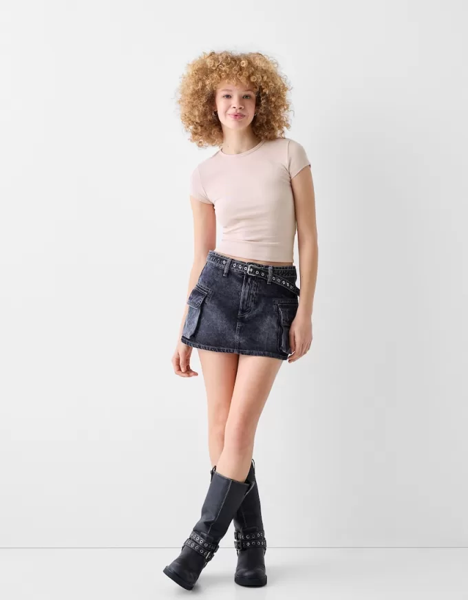 Short sleeve T-shirt with a scoop neck Short sleeve T-shirt with a scoop neck