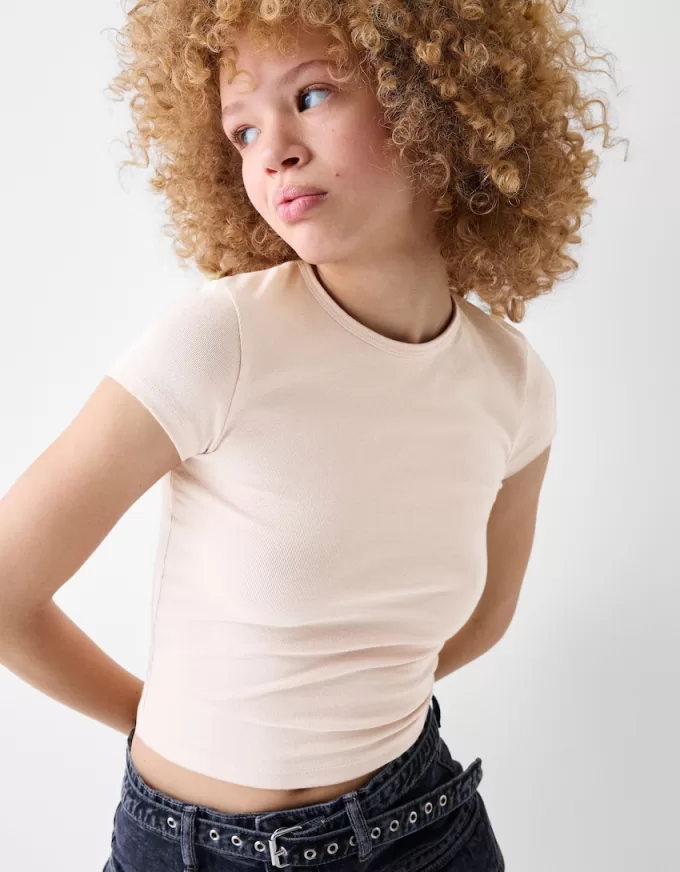 Short sleeve T-shirt with a scoop neck Short sleeve T-shirt with a scoop neck