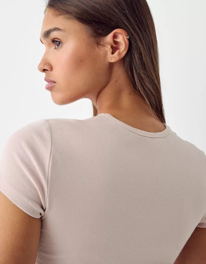 Short sleeve T-shirt with a scoop neck Short sleeve T-shirt with a scoop neck