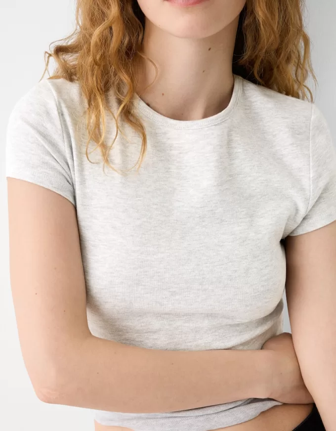 Short sleeve T-shirt with a scoop neck Short sleeve T-shirt with a scoop neck