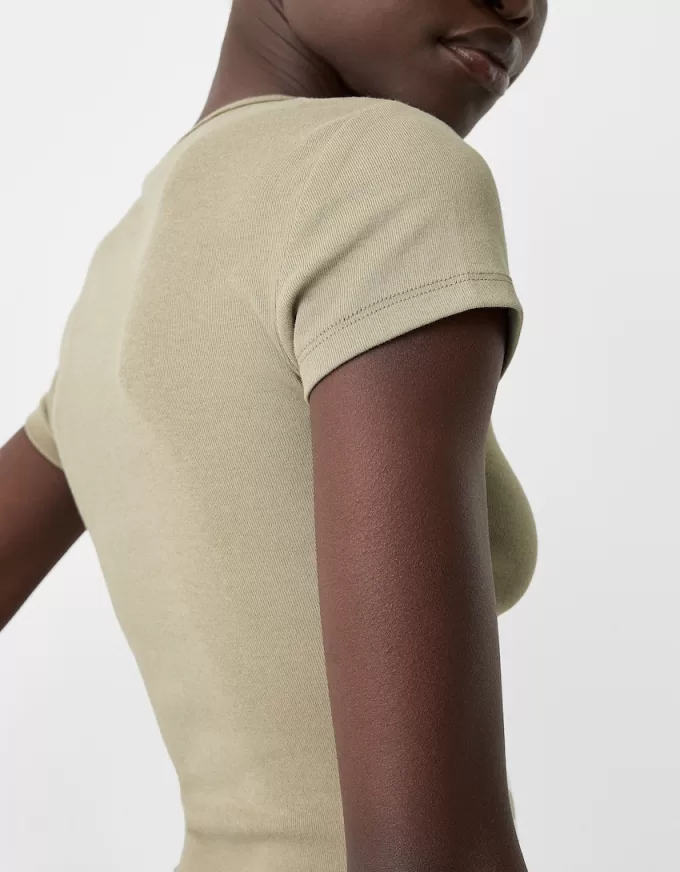 Short sleeve T-shirt with a scoop neck Short sleeve T-shirt with a scoop neck