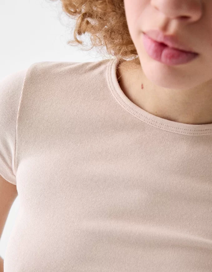 Short sleeve T-shirt with a scoop neck Short sleeve T-shirt with a scoop neck