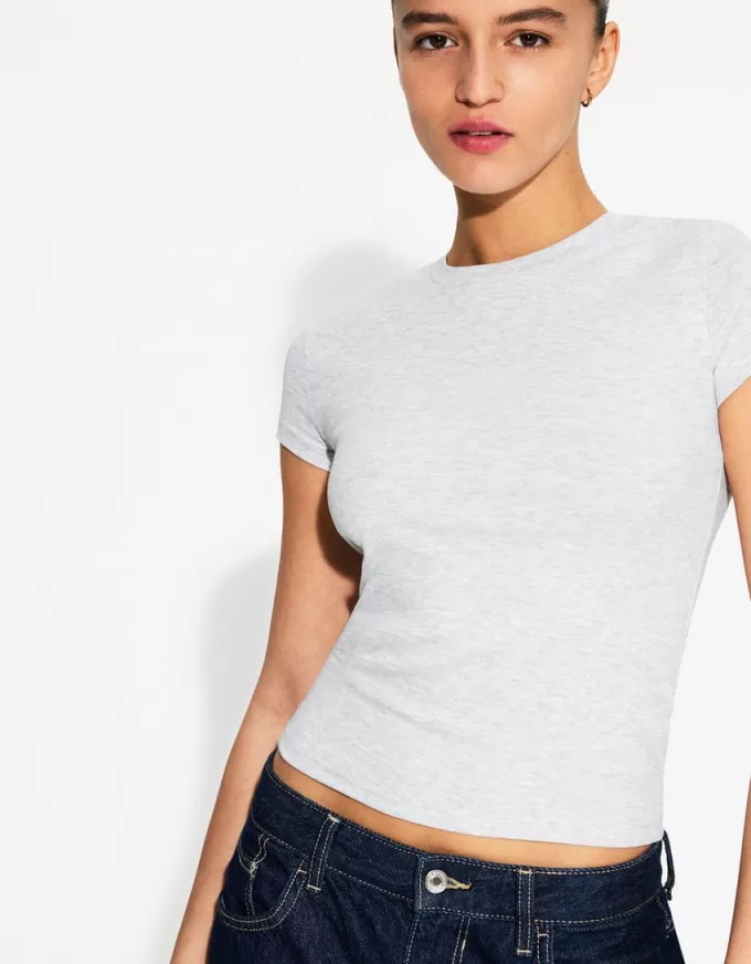 Short sleeve T-shirt with a scoop neck Short sleeve T-shirt with a scoop neck