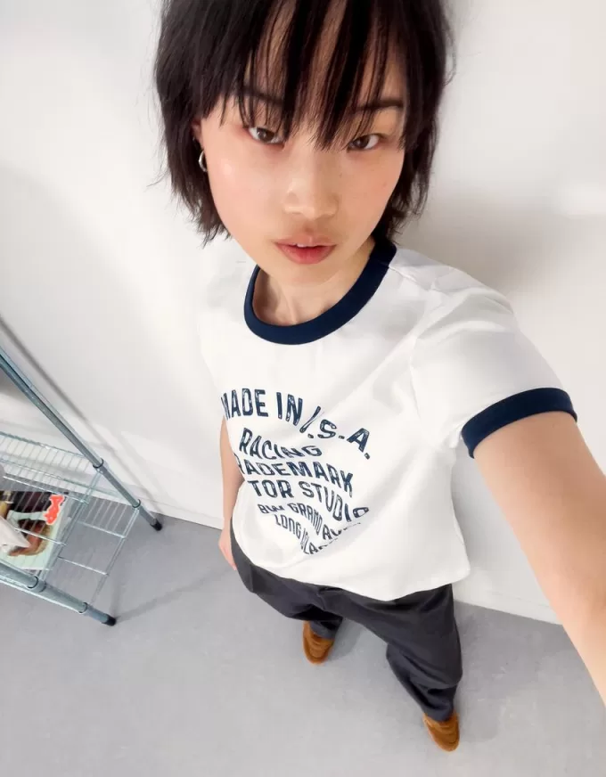 Short sleeve T-shirt with contrast print Short sleeve T-shirt with contrast print