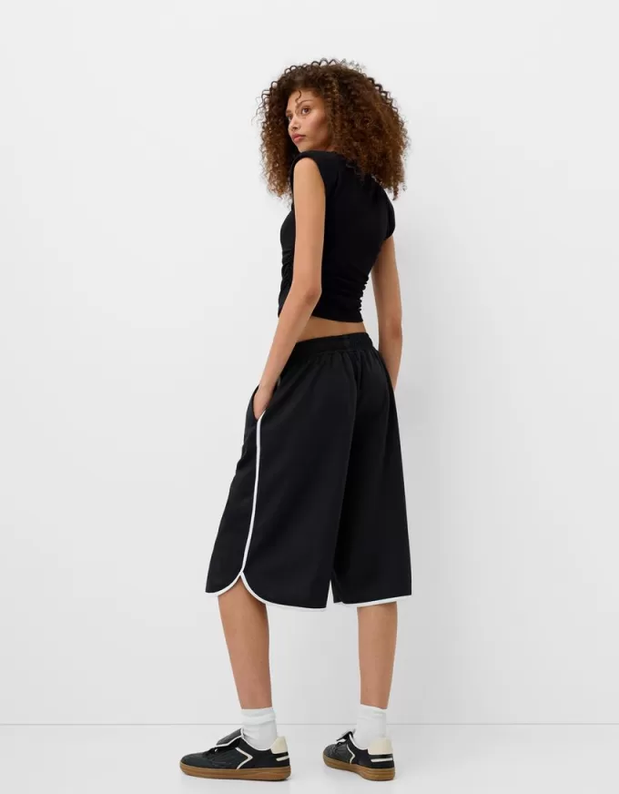 Short sleeve T-shirt with shoulder pads Short sleeve T-shirt with shoulder pads