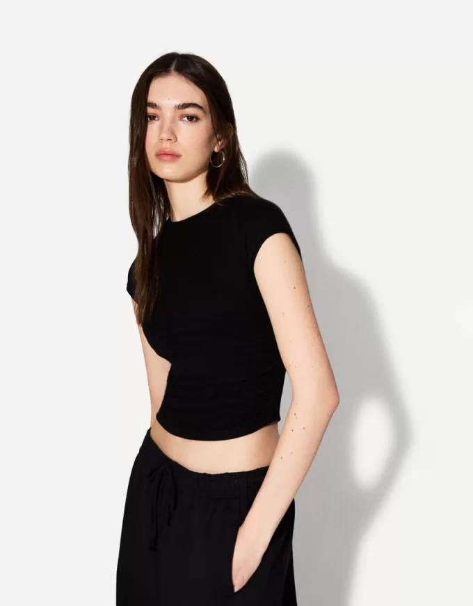 Short sleeve T-shirt with side gathering Short sleeve T-shirt with side gathering