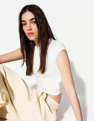 Short sleeve T-shirt with side gathering