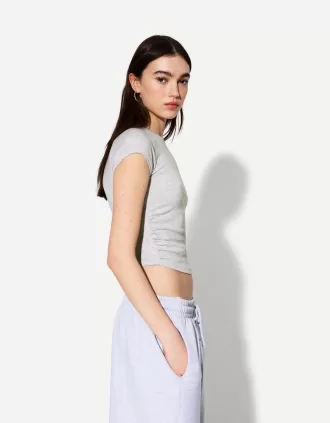 Short sleeve T-shirt with side gathering