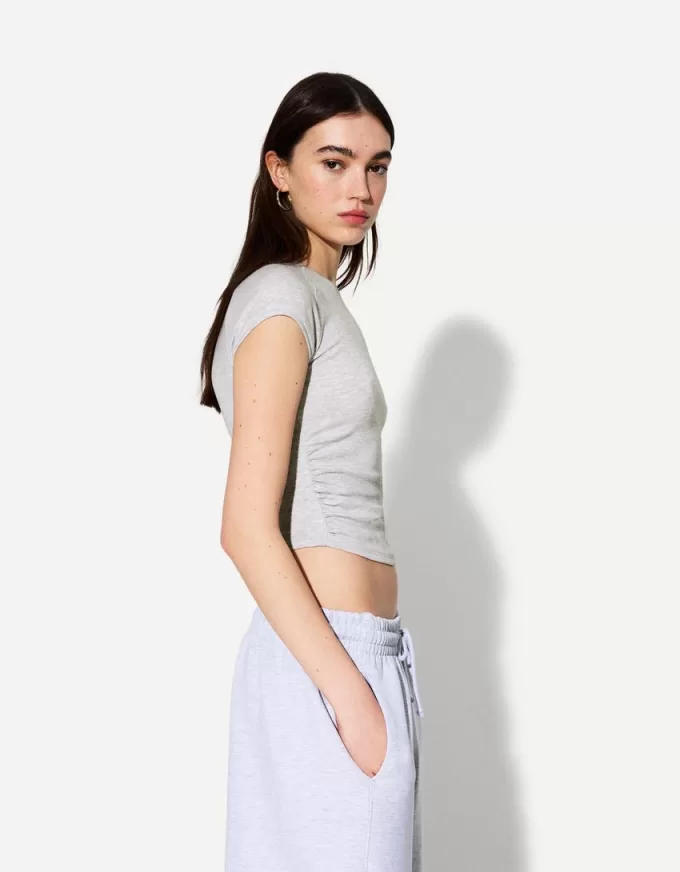 Short sleeve T-shirt with side gathering Short sleeve T-shirt with side gathering