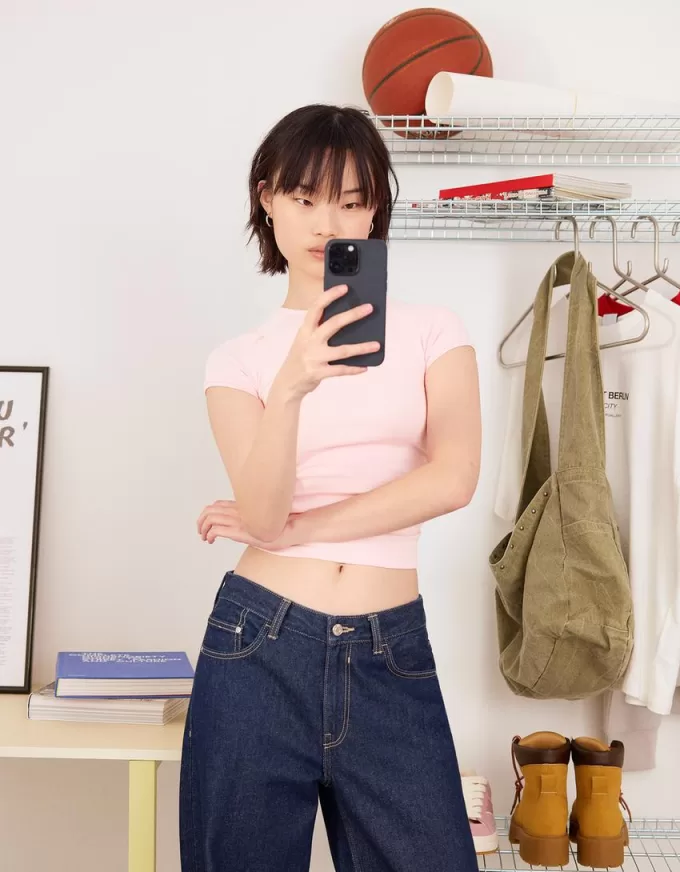 Short sleeve T-shirt with side gathering Short sleeve T-shirt with side gathering