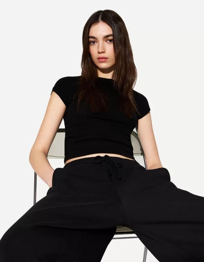 Short sleeve T-shirt with side gathering Short sleeve T-shirt with side gathering