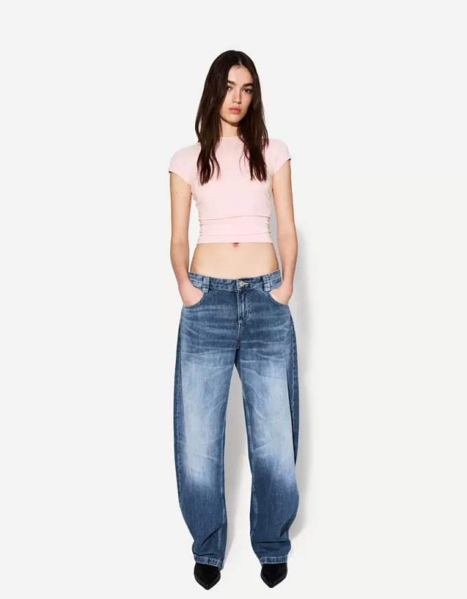 Short sleeve T-shirt with side gathering Short sleeve T-shirt with side gathering