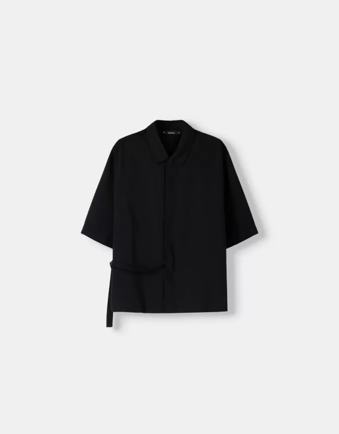 Short sleeve boxy fit crossed shirt with buckle Short sleeve boxy fit crossed shirt with buckle