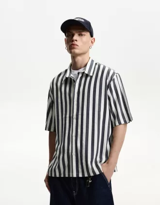 Short sleeve relaxed fit shirt
