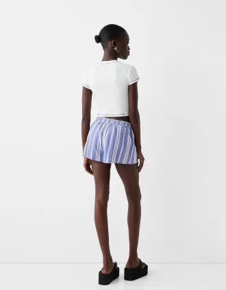 Shorts with elastic waistband detail