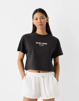 Shorts with elastic waistband detail