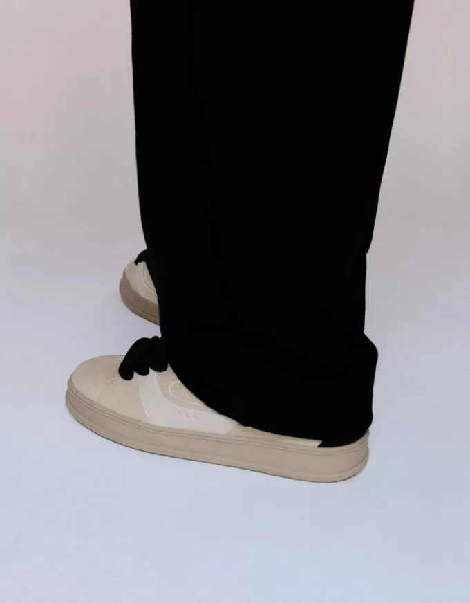 Skater sneakers with XL laces Skater sneakers with XL laces