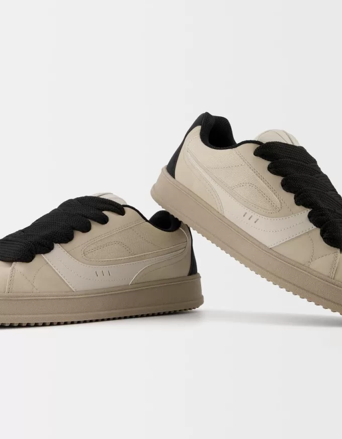 Skater sneakers with XL laces Skater sneakers with XL laces