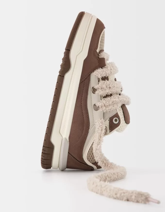 Skater sneakers with plush laces