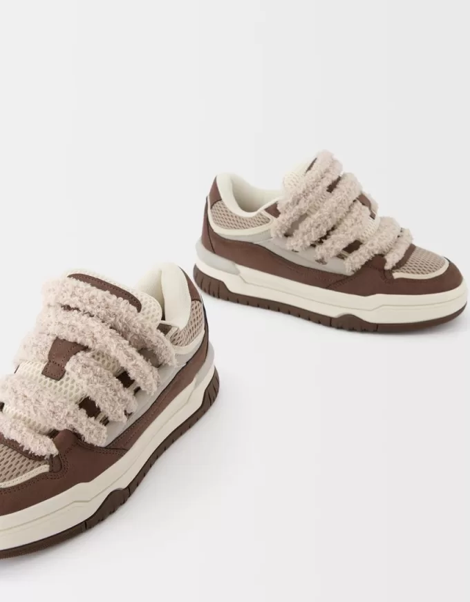 Skater sneakers with plush laces