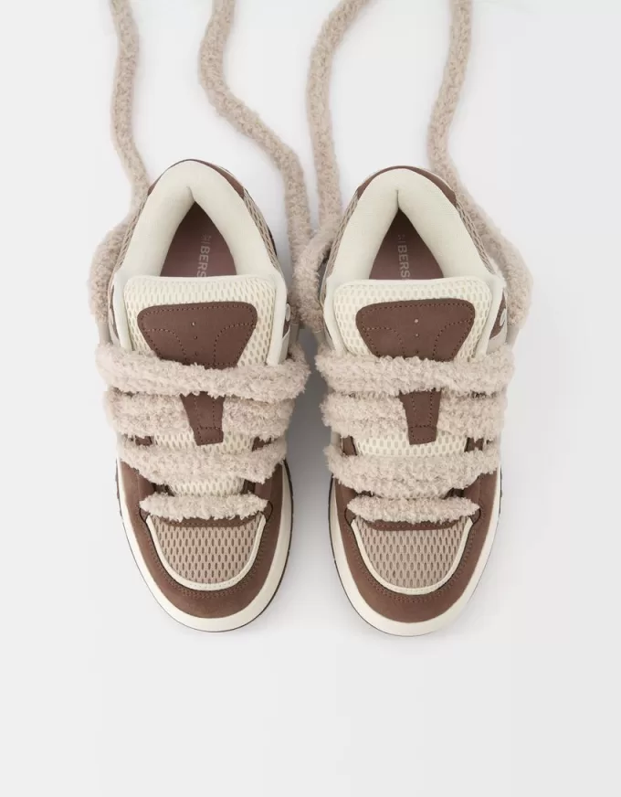 Skater sneakers with plush laces