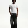 Slim-fit short sleeve T-shirt with seams Slim-fit short sleeve T-shirt with seams