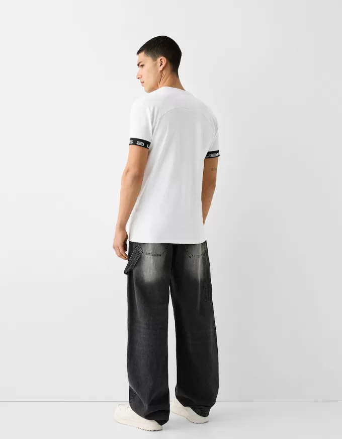 Slim-fit short sleeve T-shirt with stripe detail Slim-fit short sleeve T-shirt with stripe detail